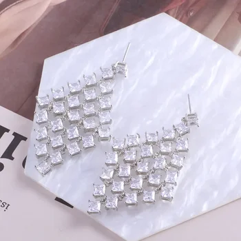 Европейските и американските аксесоари на Едро Обеци с геометрични бриллиантовыми четки за вечерта вечеря
