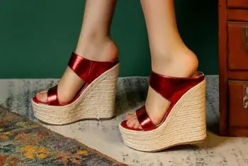 Дамски сандали на танкетке 12 см от лачена кожа червени и златни цветове за момичета, дамски обувки без закопчалка на водоустойчив дебела подметка, сламени обувки на платформа в една линия