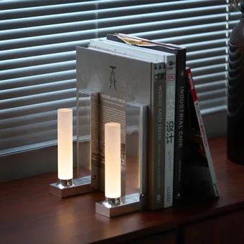 Акумулаторна декоративна настолна лампа с дълъг живот, поставка за книги Nordic INS свещ bar, ретро атмосфера и минималистичен.