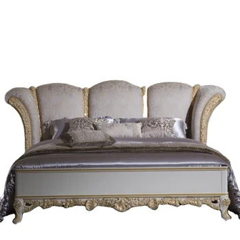 Спалня с италиански модерен дизайн, обзаведена голяма мебели, Модни дървено легло, голяма облегалка на леглото във формата на миди