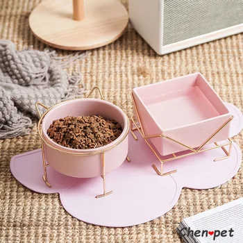 Луксозна купа за храна за домашни любимци от розова керамика със златна поставка Зоотовары за кучета и котки Пиенето за храни за домашни любимци в скандинавски стил