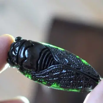 Висулка във формата на цикада от естествен нефрит хваща окото Висулка във формата на цикада от нефрит с безплатен условия