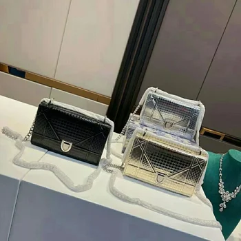 2023 дамска чанта Луксозна Дизайнерска чанта Shield, модерна чанта от лаковой на кожата, Женствена чанта през рамо, женска малка квадратна чанта