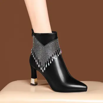 Дамски кожени ботильоны 2023 г., модерен зимни обувки на платформа, къса обувки с кристали, остър чорап, с цип отзад.Черен, директна доставка.
