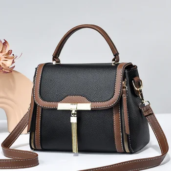 2023 Нова дамска чанта просто контрастни цветове, модни луксозни пискюли от изкуствена мека кожа, моден тренд, универсална чанта за жени